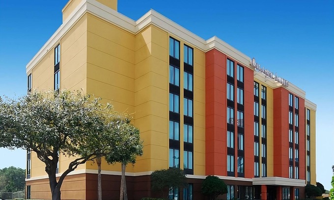 Southside Hotel | Rare Gem! 1 Amazing Unit, Pool, Breakfast, Parking, Close to Attractions.