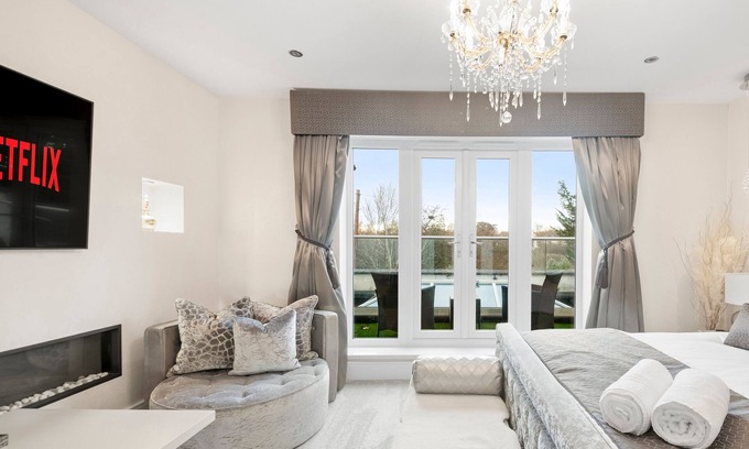 Winkfield House | Rare Windsor Villa near Ascot, Racecourse & LEGOLAND