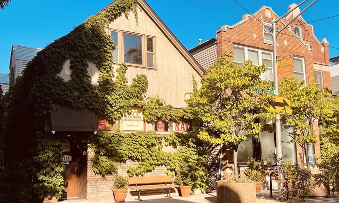 Bucktown Bed & Breakfast | Ray's Bucktown B&B