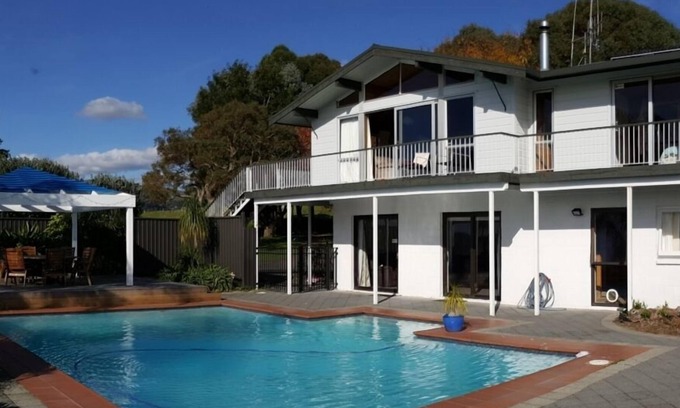 Ohauiti House | RECENTLY RENOVATED COUNTRY LIVING WITH BEAUTIFUL VIEWS TO THE MOUNT.