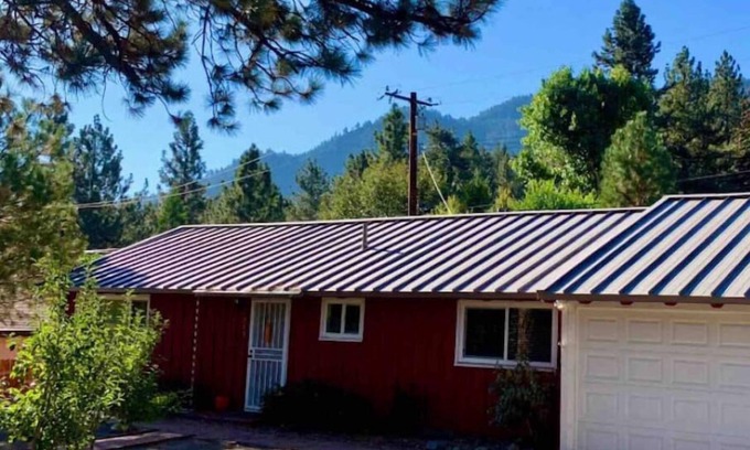 Wrightwood Cabin | Red Apple Cab'Inn, Pets OK, Fire Pit