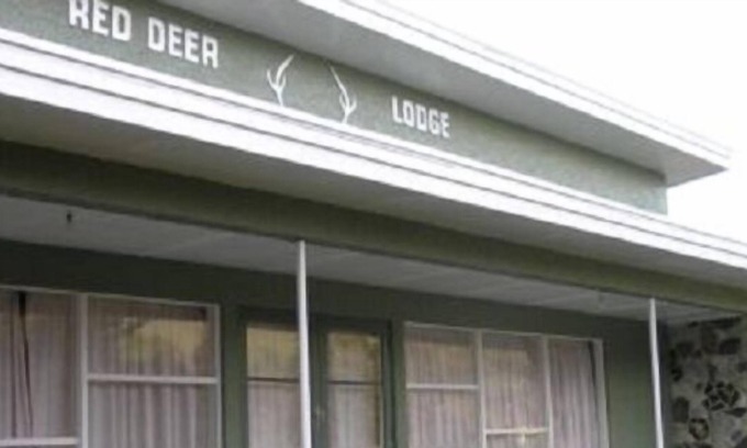 St. Arnaud Cabin | Red Deer Lodge, St Arnaud
