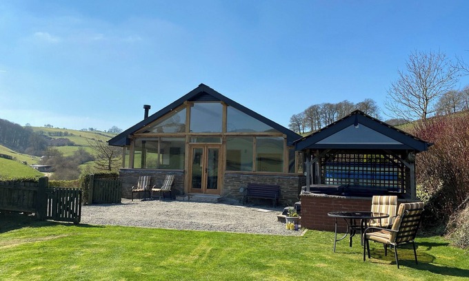 Tirabad Cottage | Red Kite Cottage