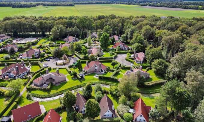 Zwiggelte House | Red Kite I Stylish Bungalow with Private Garden
