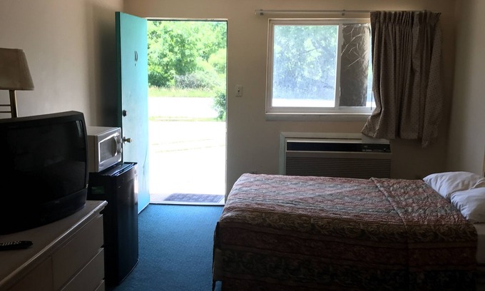 Briar Creek Hotel | Red Maple Inn