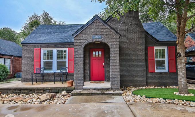 Tech Terrace House | Red Raider Retreat - Walk to Texas Tech