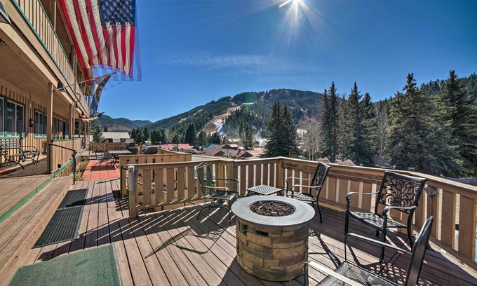 Red River Condo | Red River Condo w/Fire Pit: 1/2 Mi to Slopes!