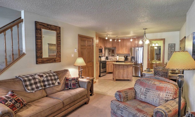 Red River House | Red River Home w/2 Balconies - 1 Block to Main St
