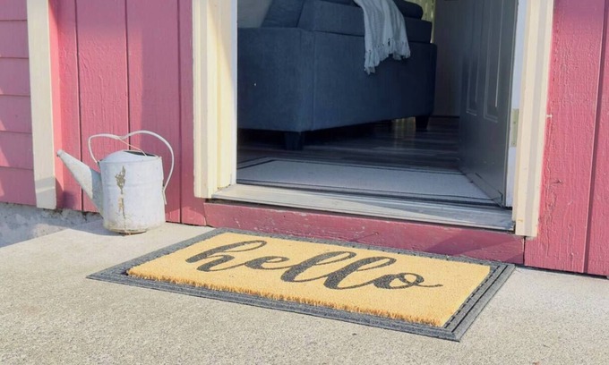 Galvin House | Red Robin Farmhouse - Pet Friendly - Fenced Yard