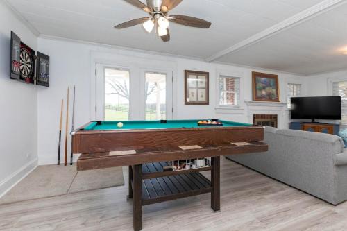 Morganton House | Red Robin Retreat - Near Lake James, NC