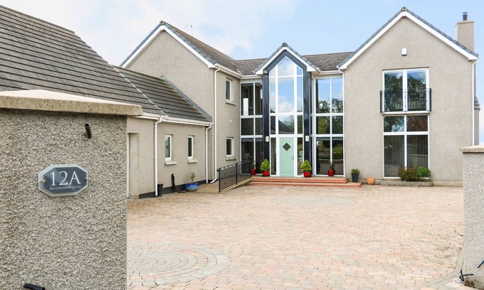 Craigavon Cottage | RED ROBIN'S ANNEX, pet friendly, character holiday cottage in Lurgan