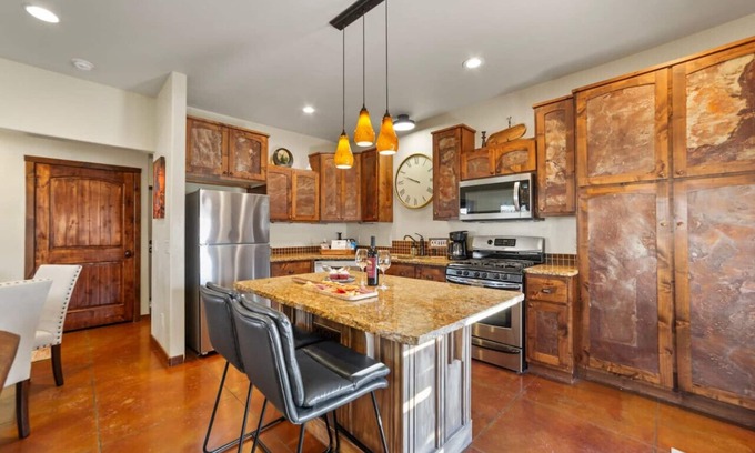 Moab South Valley House | Red Rock Oasis I Large Patio I Pool & Hot Tub I Views
