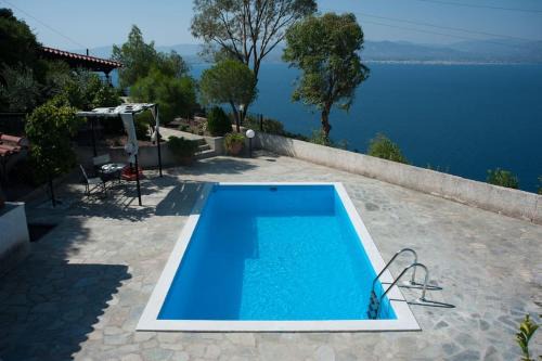 Loutraki-Agioi Theodoroi Villa | Red Rock Villa