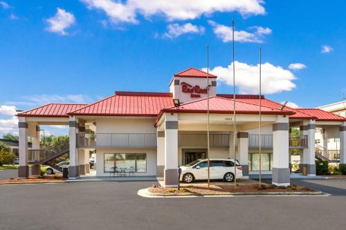 Cape Fear Hotel | Red Roof Inn Fayetteville I-95