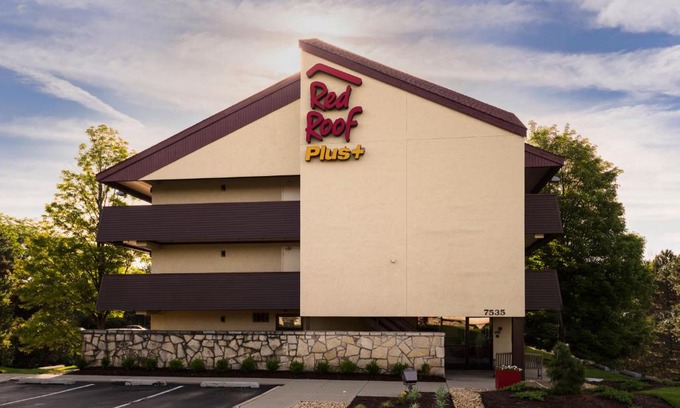 Willowbrook Hotel | Red Roof Inn PLUS+ Chicago - Willowbrook