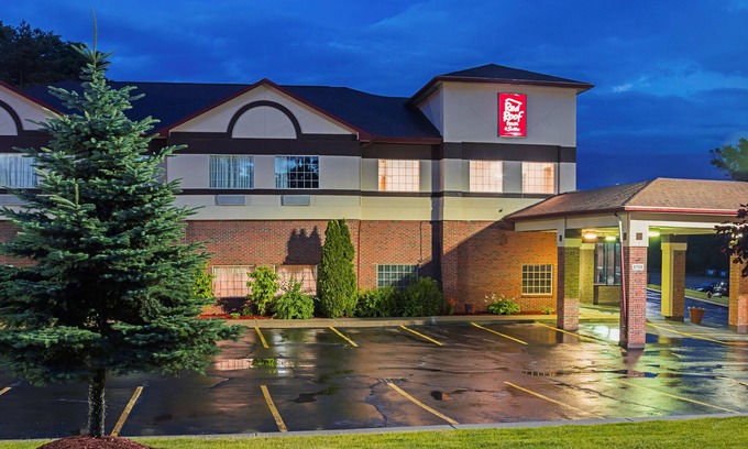 Lake Orion Hotel | Red Roof Inn & Suites Lake Orion/Auburn Hills