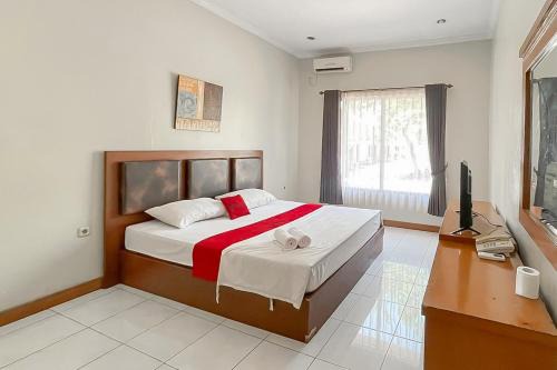 Java Hotel | RedDoorz near Exit Toll Kalijati Subang