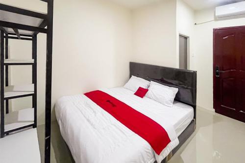 Lubuk Baja Hotel | RedDoorz near Sungai Panas Batam