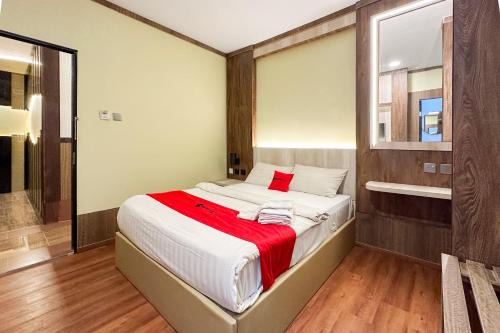 Batam Hotel | RedDoorz Plus at Pasar Bengkong Centre Batam