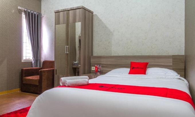 Cileunyi House | RedDoorz Plus near IPDN