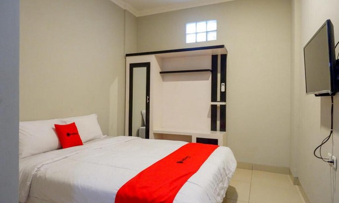 Pogung Lor Hotel | RedDoorz Plus near Jogja City Mall 5