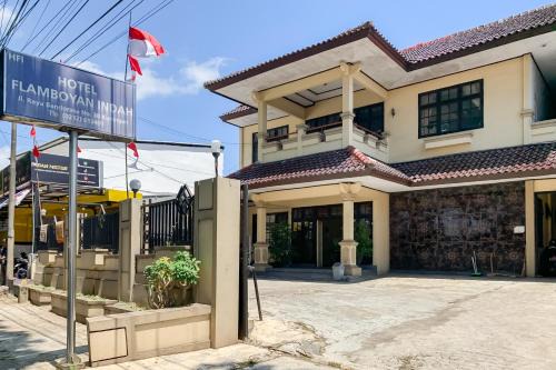 Sangkanurip Hotel | RedDoorz Syariah at Flamboyan Indah Kuningan
