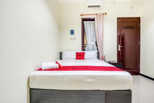 Surabaya House | RedDoorz Syariah @ Ketintang Surabaya