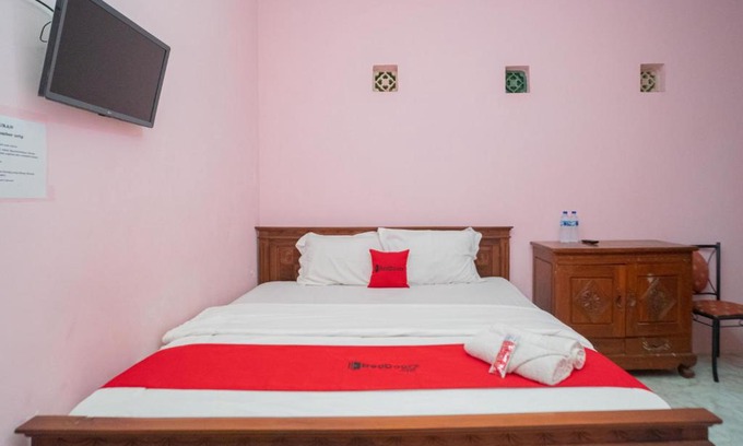 Sidomulyo Hotel | RedDoorz Syariah near Batu Night Spectacular 3