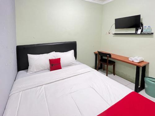 Nganjuk Hotel | RedDoorz Syariah near Exit Tol Nganjuk