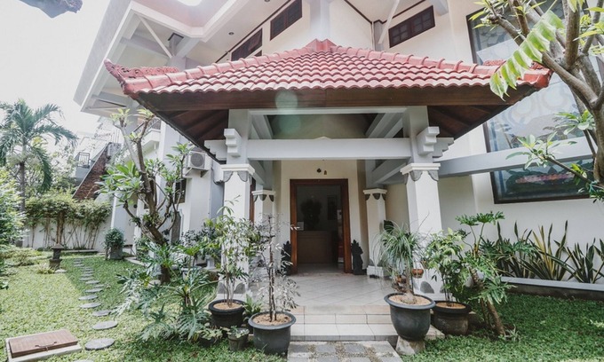 Sidoarjo Hotel | RedDoorz Syariah near Gelora Delta Sidoarjo
