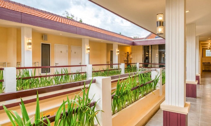 Blitar Hotel | RedDoorz Syariah near Kebon Rojo Park Blitar