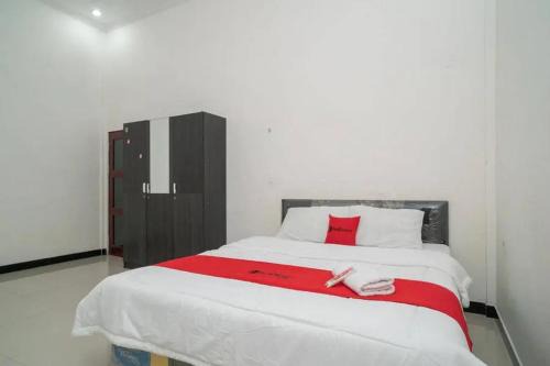 Banjarbaru Hotel | RedDoorz Syariah Near Syamsudin Noor Airport 4