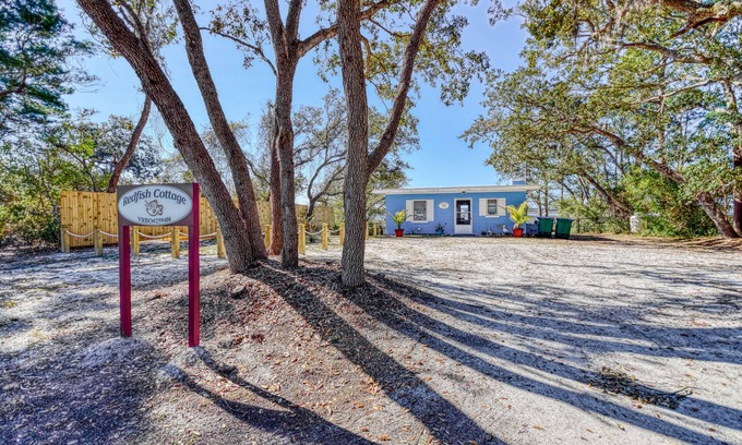 Alligator Point Cottage | Redfish Cottage-Private Dock-Enjoy Romantic Getaway AND catch Redfish & Trout!