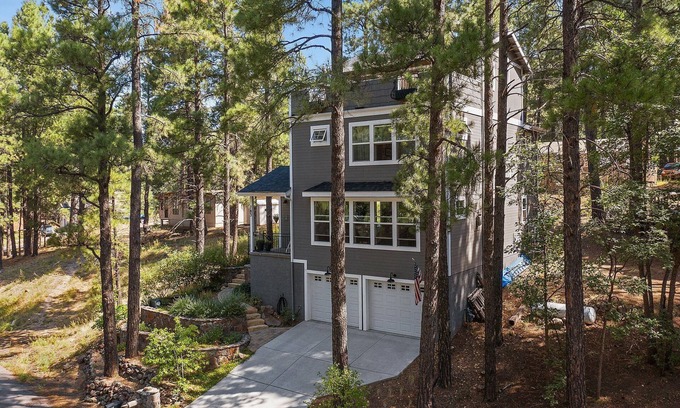 Mountainaire House | Reduced rates: Our chic home sleeps 9, has hot tub and 3rd floor balcony