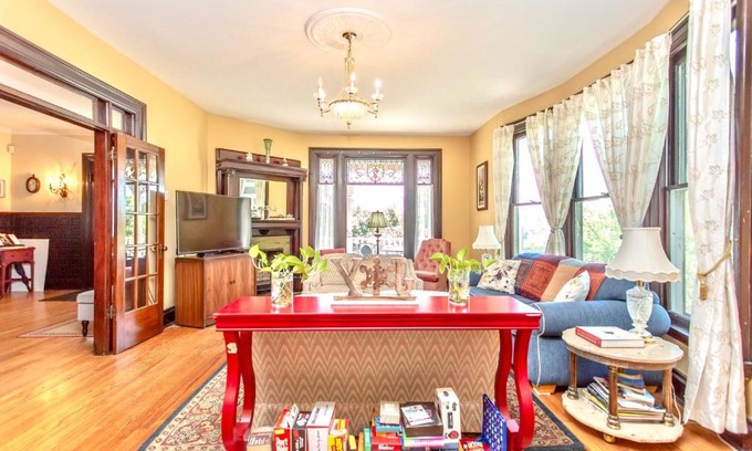 Niagara Falls Bed & Breakfast | Redwood Bed and Breakfast
