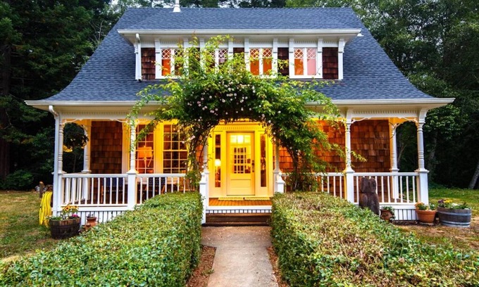 Trinidad House | Redwood Coastal Custom Farmhouse “Fleurhaven”