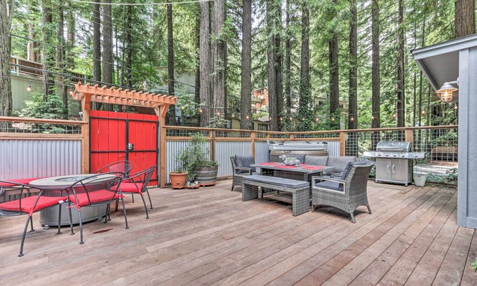 Guerneville Cabin | Redwoods Cabin w/Hot Tub: Walk to Russian River!