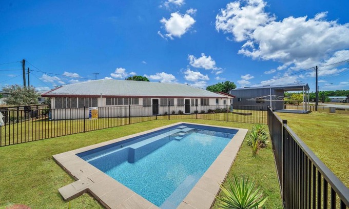 Kurrimine Beach House | Reef Shack Beach Vibes Stroll to the beach