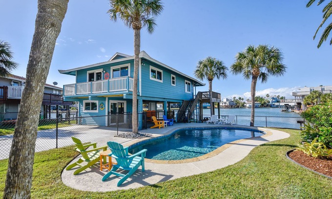 Jamaica Beach House | Reel Paradise | Pet Friendly, Waterfront, Pool!
