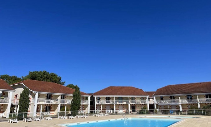 Le Verdon-sur-Mer Apartment | Ref 615 - Apartment in a private residence with swimming pool