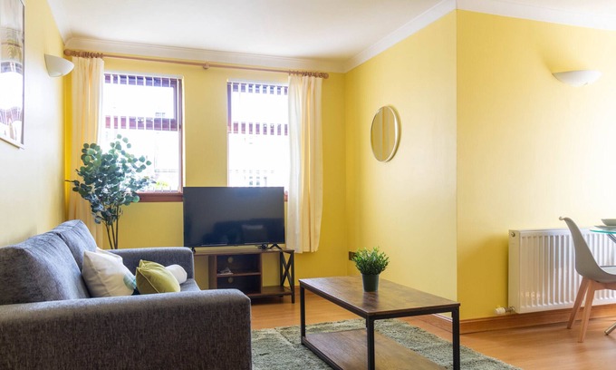 Tillicoultry Apartment | Refreshing Modern Apartment in Tillicoultry