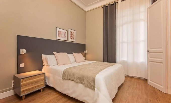 Sant Antoni Apartment | REFURBISHED APARTMENTS! 5 bedrooms + 2 bathrooms each one!