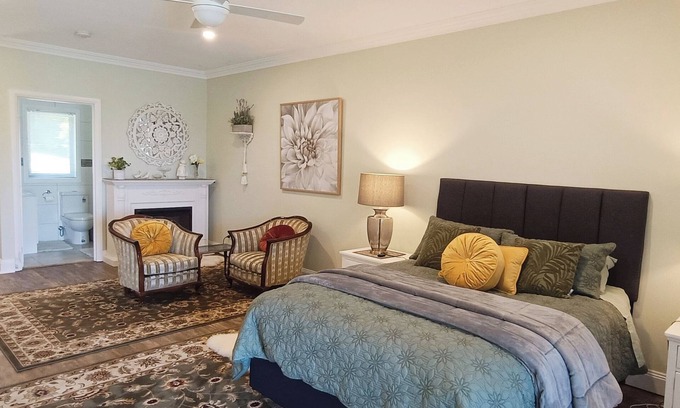 Sassafras House | Regal Room - Lakeside @ Glen Elborne Estate