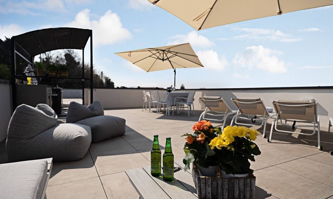 Montioni Apartment | Regarda - "Zoe" appartment with pool and large lake-view terrace