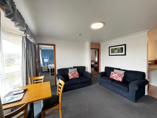 Strahan Resort | Regatta Point Tavern & Holiday Villas