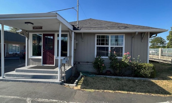 Junction City Hotel | REGENCY INN