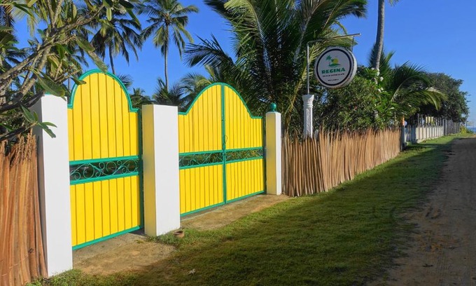 Uppuveli Hotel | Regina Beach Bungalow