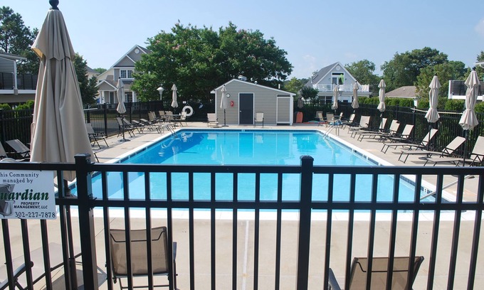 Country Club Estates House | Rehoboth Townhouse with Pool! 3 Blocks to Beach!