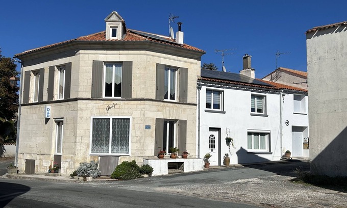 Chenac-Saint-Seurin-d'Uzet House | Relax, surrounded by vineyards, 15 mins from sandy beaches and restaurants.