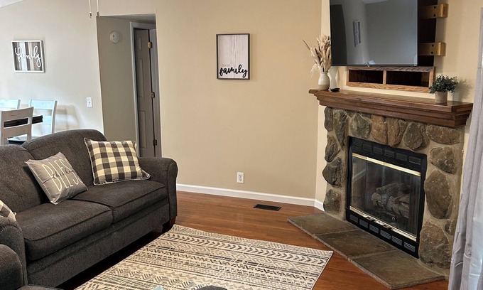 Jonesville House | Relax and enjoy peace and tranquility in the beautiful countryside